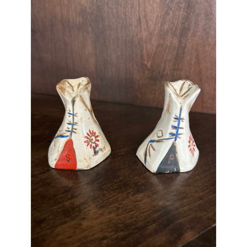 Vintage teepees salt/pepper‎ shakers